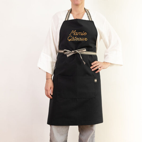 TAblier noir mamie gateaux