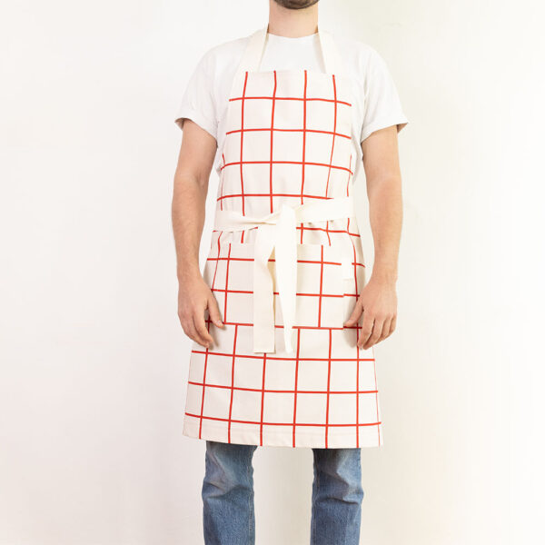 Tablier à carreaux blanc et rouge