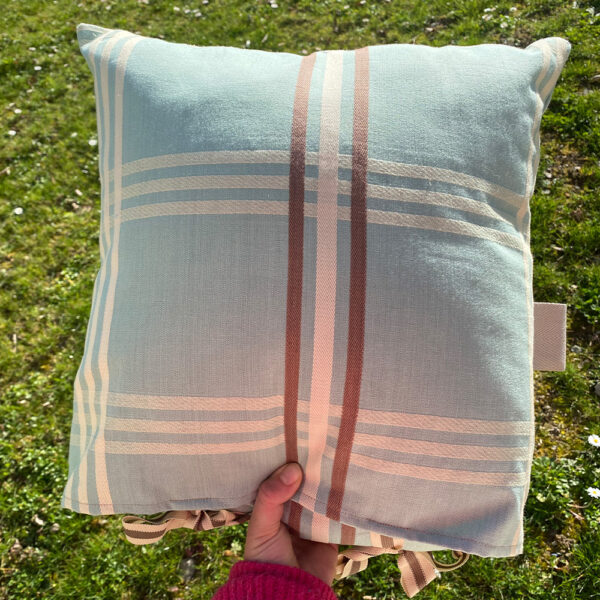 Coussin carreaux bleus